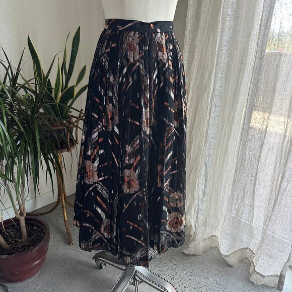 Evan Picone Womens 14 Skirt Black Sheer Metallic Floral Pleated Midi Vintage - Picture 1 of 3